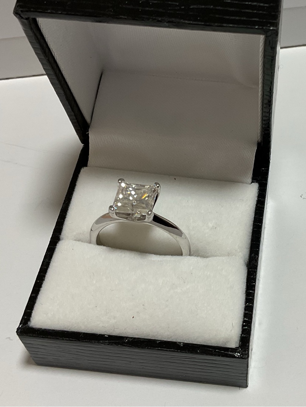 Elegant 3 Carat Moissanite S925 Brilliant Cut Statement Ring Size 8